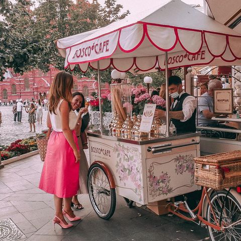 Одно из любимых мест в городе- самое сердце ♥️ 

Люблю пройтись 